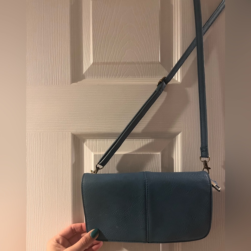 Leather adjustable crossbody bag